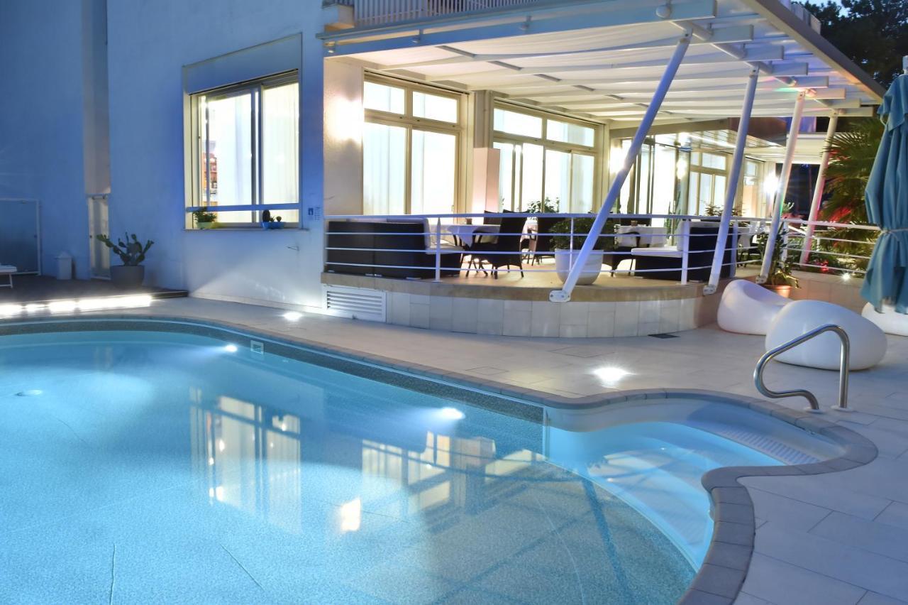 Hotel Meuble Nazionale Lignano Sabbiadoro Exterior foto