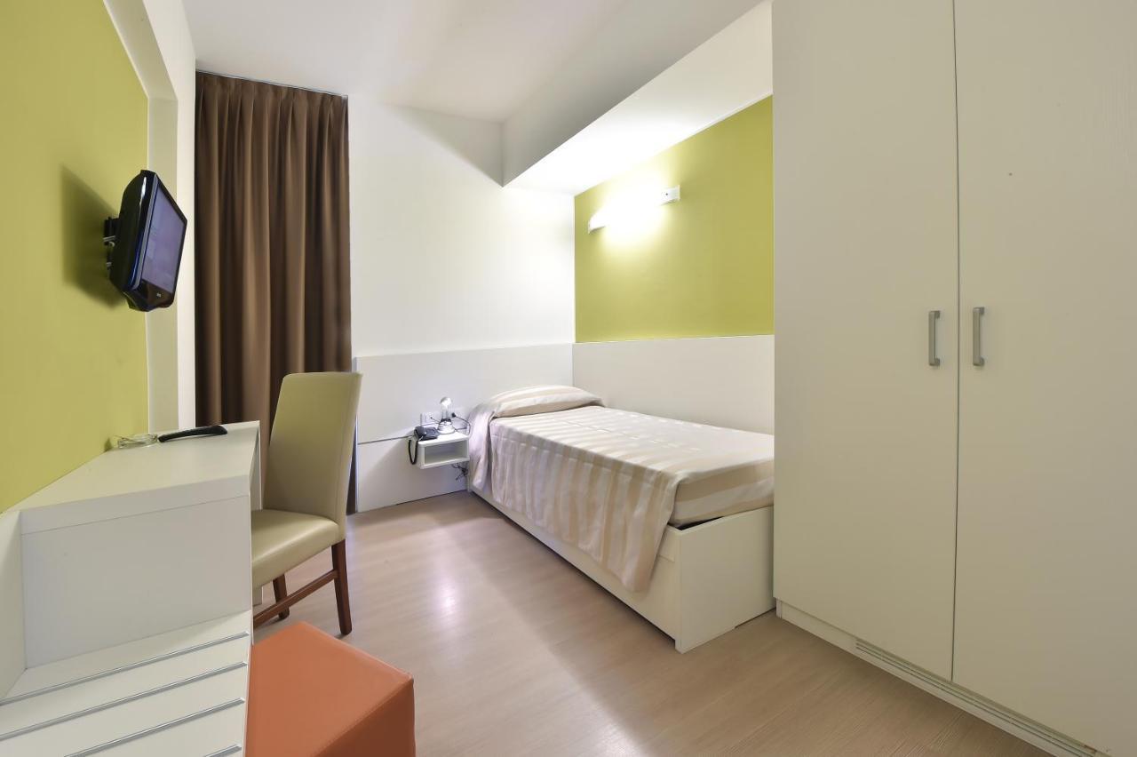 Hotel Meuble Nazionale Lignano Sabbiadoro Exterior foto