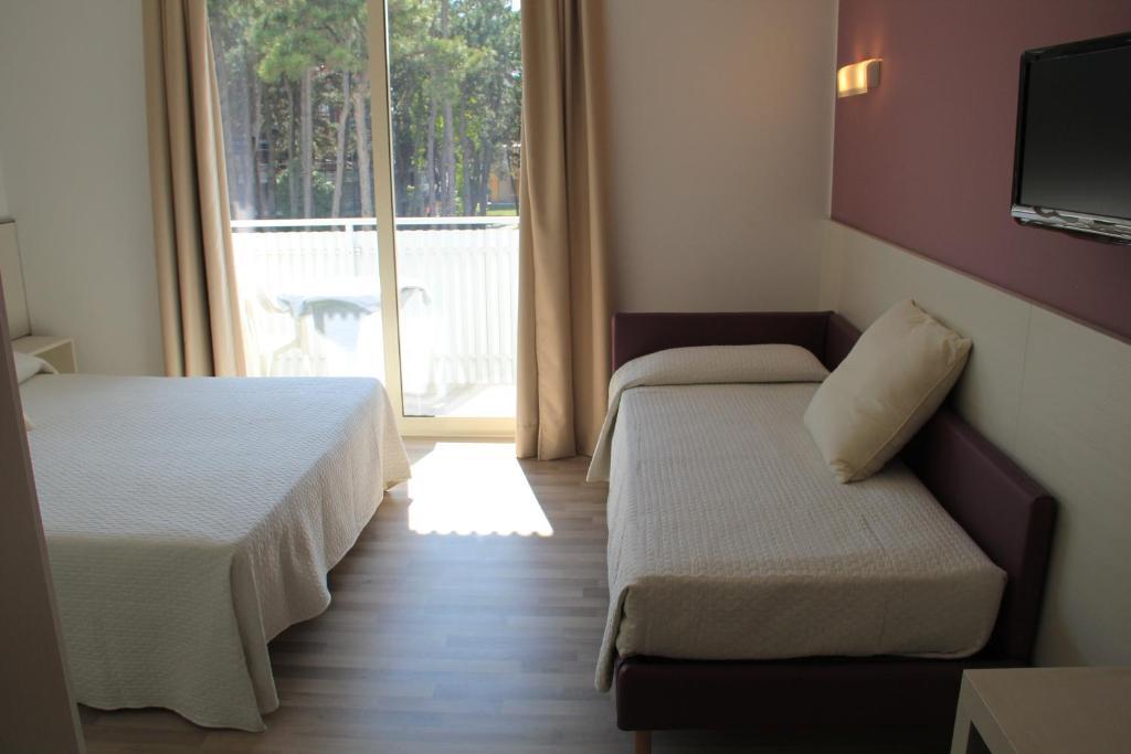 Hotel Meuble Nazionale Lignano Sabbiadoro Zimmer foto